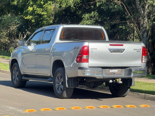 Toyota Hilux 2.8 D-4D TURBO DIESEL CD SR 4X4 AUTOMÁTICO