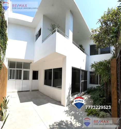 Venta De Casa El Lomas De Cortes, Cuernavaca, Morelosclave 4329