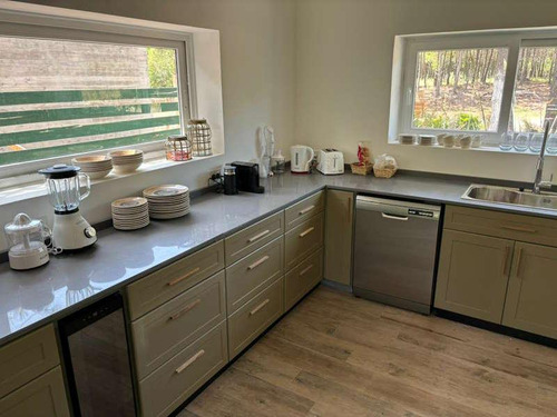 Casa En Venta - 4 Dormitorios 2 Baños - 900mts2 - Pinamar