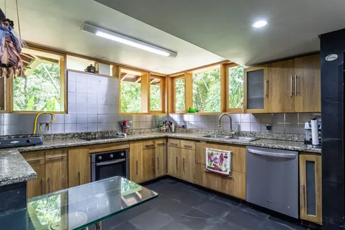 Casa En Venta En Loma Las Brujas. Cod V8340