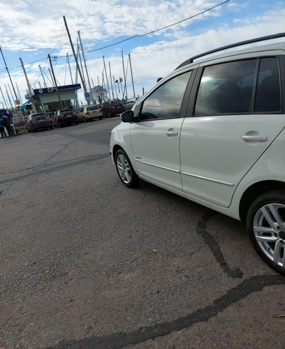 Imagen 5 de 10 de Volkswagen Suran 2018 1.6 Highline Msi 110cv