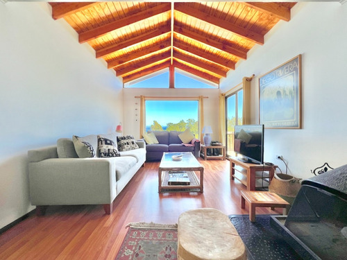 Venta De Interesante Casa A Pasos De Todo, Cachagua