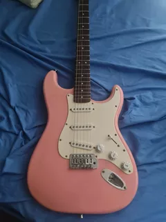 Guitarra Eléctrica Fender Squier Bullet Strato