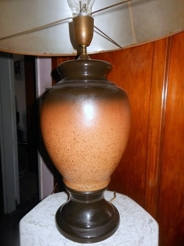 Antigua Lámpara De Mesa De Cerámica Con Pantalla Funcionando