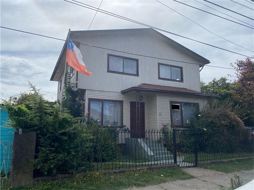 Casa En Venta De 6 Dorm. En Valdivia