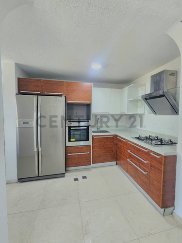 Apartamento En Alquiler En Lecheria, Conjunto Residencial Guaica Real