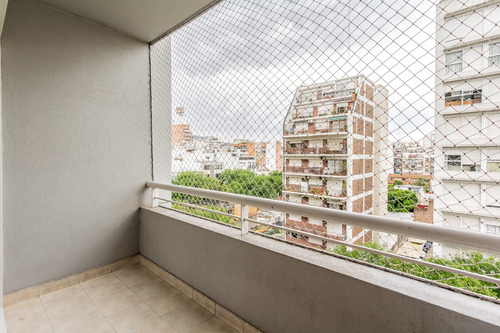 Venta Departamento 2 Ambientes Al Frente, Piso Alto, Balcón Y Cochera Cubierta En Nuñez