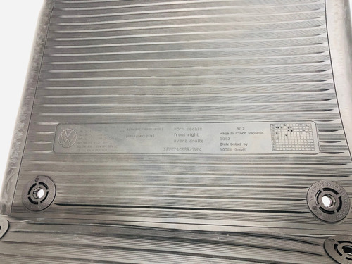 Kit Cubre Alfombras Delanteras Volkswagen Scirocco 09/18