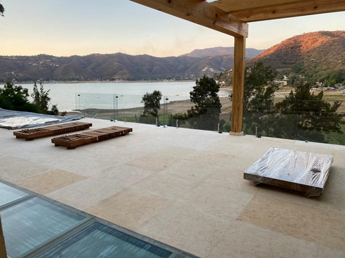Renta Casa En La Peña, Valle De Bravo Acceso Al Lago Con Muelle Propio Completamente Amueblada, Gimnasio, Alberca Climatizada, Áreas Verdes, Jacuzzi, Ascensor, Estacionamiento