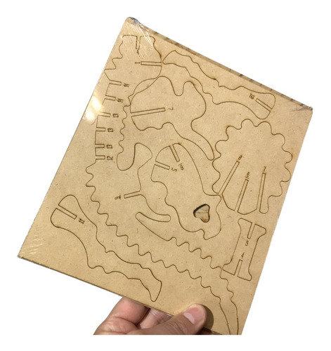 Imagen 3 de 6 de Esqueleto Dinosaurio Triceratops 30 Cm De Madera Armar 3d