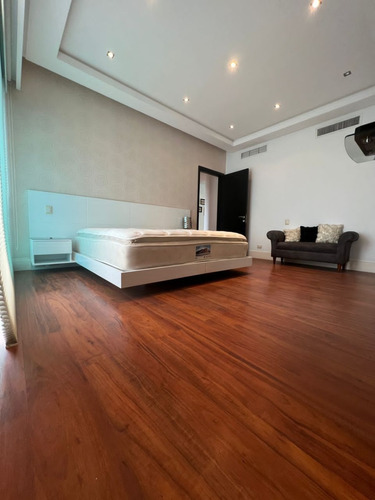 Imagen 18 de 26 de Fernando Perez Vende Lujoso Apartamento En Las Chimeneas Res The Lofts, Valencia La Trigaleña