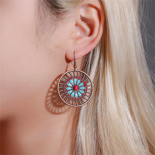 Pendientes Con Forma De Flor Redonda Y Borlas En Forma De Go