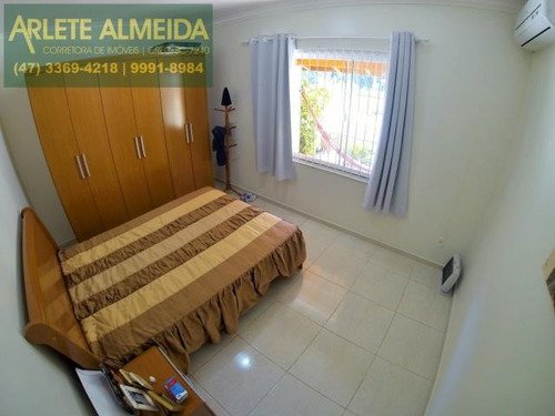 Imagem 10 de 15 de Casa No Bairro Centro Em Porto Belo Sc - 859