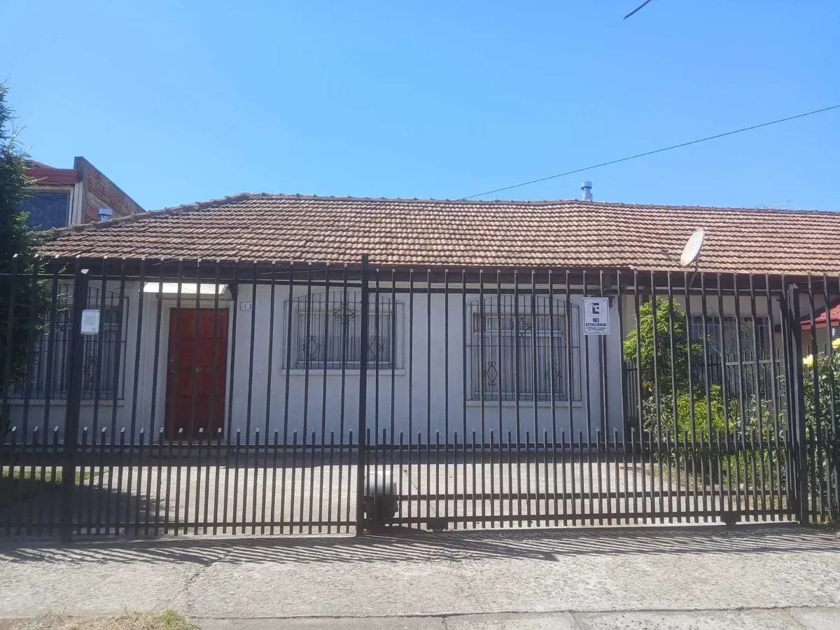 Imagen 1 de 17 de Se Vende Amplia Y Centrica Casa (150006)