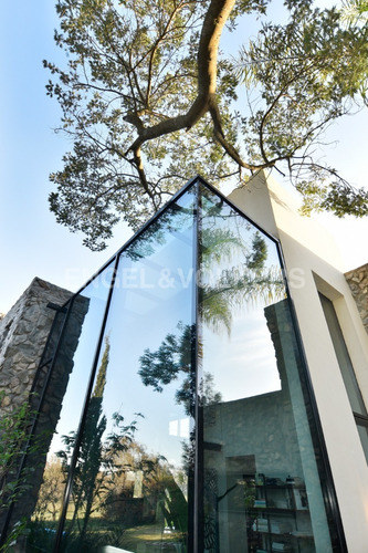 Venta Con Renta: Moderna Casa De Piedra Y Vidrio En Lomas Id 5297