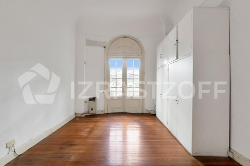 Departamento Francés En Venta En Recoleta. 4 Ambientes
