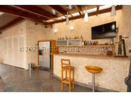 #23-26069 Espectacular Casa Ubicada La Urbanizacion Prados Del Este