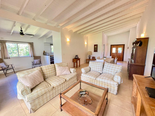 Casa En Venta 1 Planta 3dormi Escritorio Pileta Teresa Villanueva Zona Norte