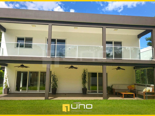 Imagen 11 de 16 de Hermosa Casa Equipada En Condominio, 5 Suites Zona Urubo