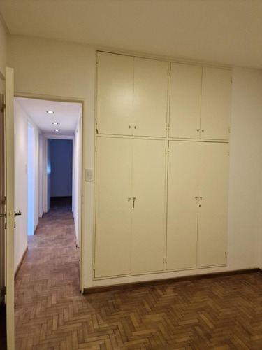 Departamento 3 Dormitorios Con Balcon. 25 De Mayo Al 300. Oportunidad