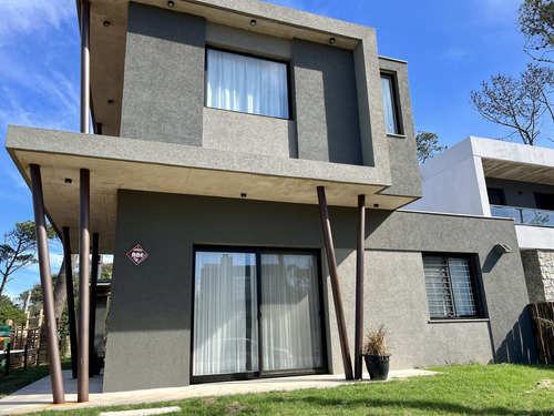 Casa En Venta Cerca De La Playa En Montoya 2022 (ref: Bpv-8780)