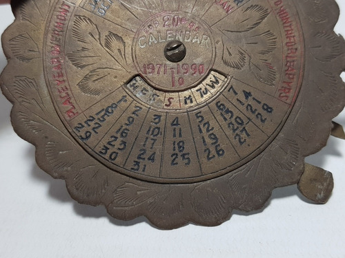 Imagen 6 de 6 de Antiguo Calendario Perpetuo Public Escrit Bronce Mag 58238