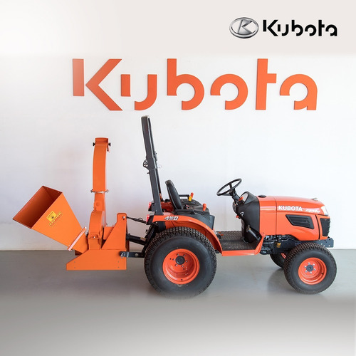 Imagen 2 de 7 de Tractor Kubota B2320 Turf Con Chipeadora Zeppelin