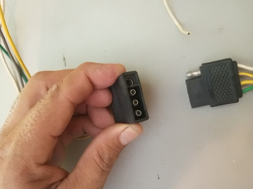 Conector Universal 4 Vías Goma Cable 16