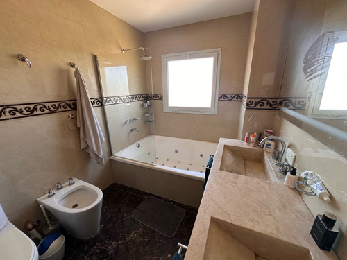 Casa En Venta, San Sebastian, Apta Credito, Area 10