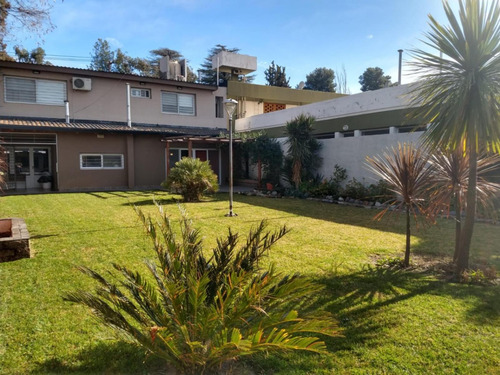 Casa En Venta - 4 Dormitorios 4 Baños - San Rafael