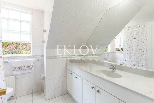 Casa De Lujo En Bosque De Montemar, 8d+6b, 1050 M²