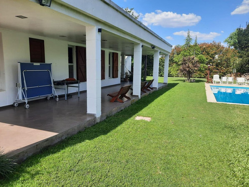 Imagen 2 de 25 de Excelente Casa En Venta- Diseño Moderno Y Ubicación Y Acceso Privilegiado. Funes Y Roldán