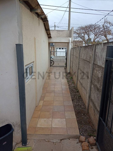 Se Vende Villa Rosas Con 2 Viviendas Rafaela