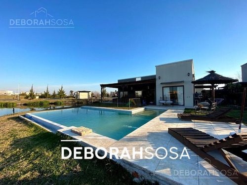 Imagen 18 de 26 de Hermosa Casa Al Agua - El Cantón
