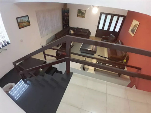 Sobrado Com 4 Dormitórios, Piscina E Churrasqueira