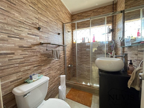 Casa En Venta De 4 Dorm. En Quilpué