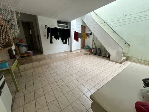 Vende-se Sobrado Sta Emília.