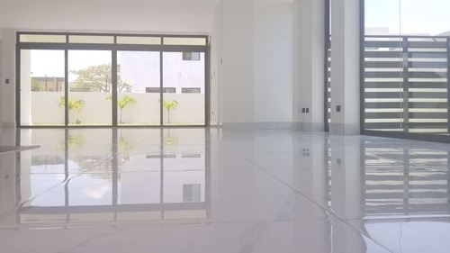 Imagen 3 de 11 de En El Residencial Los Samanes, Santiago; Se Encuentra Esta Casa Nueva, Moderna, Minimalista, Con La Elegancia Y Distinción Que Exige Su Entorno (jpa-214)