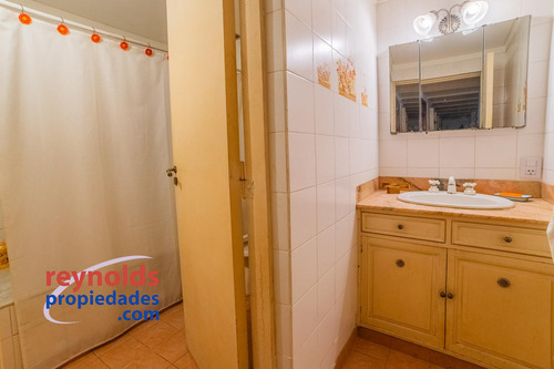 Tradicional Chalet En Excelente Cuadra Semicortada.