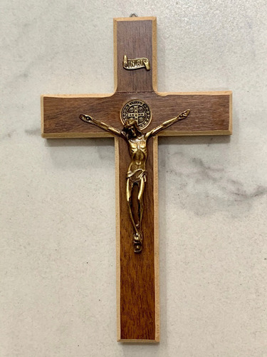 Crucifixo De Madeira E Metal Medalha São Bento 23cm Lindo