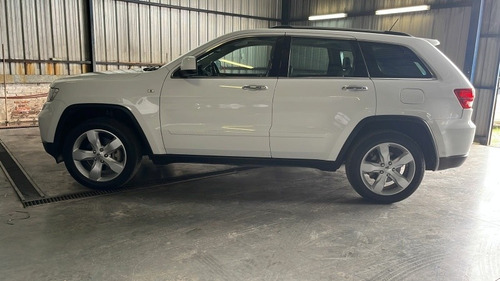 Imagen 3 de 16 de Jeep Grand Cherokee 2013 3.6 Overland 286hp At (4cub Nuevas)