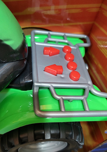 Vehículo Motorizado Con Luz Y Sonido Verde Cuatrimoto Multicolor
