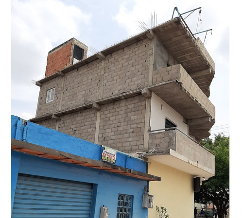 Imagen 4 de 8 de Edifcio En Zona Comercial - Residencial