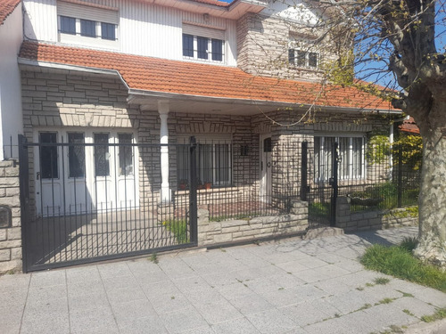 Casa 5 Ambientes Con Quincho Barrio San Carlos Acepta Departamento En Parte De Pago