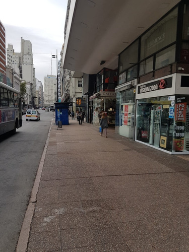 Venta Local Comercial En 18 De Julio Y Yi. Con Renta