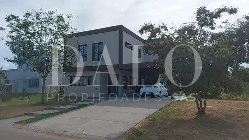 Casa En Venta Con Piscina En San Matias - Area 4, Escobar
