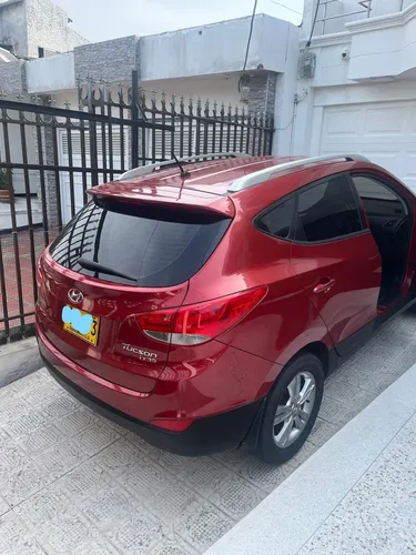 Color: Rojo Oscuro