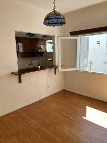 Imagen 1 de 8 de Apartamento En El Centro En Primer Piso Muy Luminoso