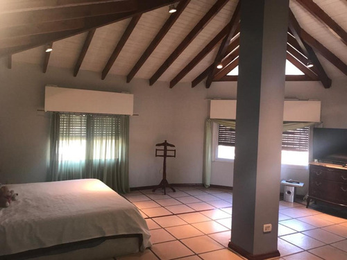 Imagen 8 de 30 de Venta Casa De 5 Ambientes Con Cochera Para 5 Autos