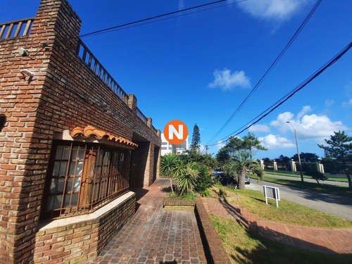Casa En Venta, Mansa, Punta Del Este, 4 Dormitorios.- Ref: 210001